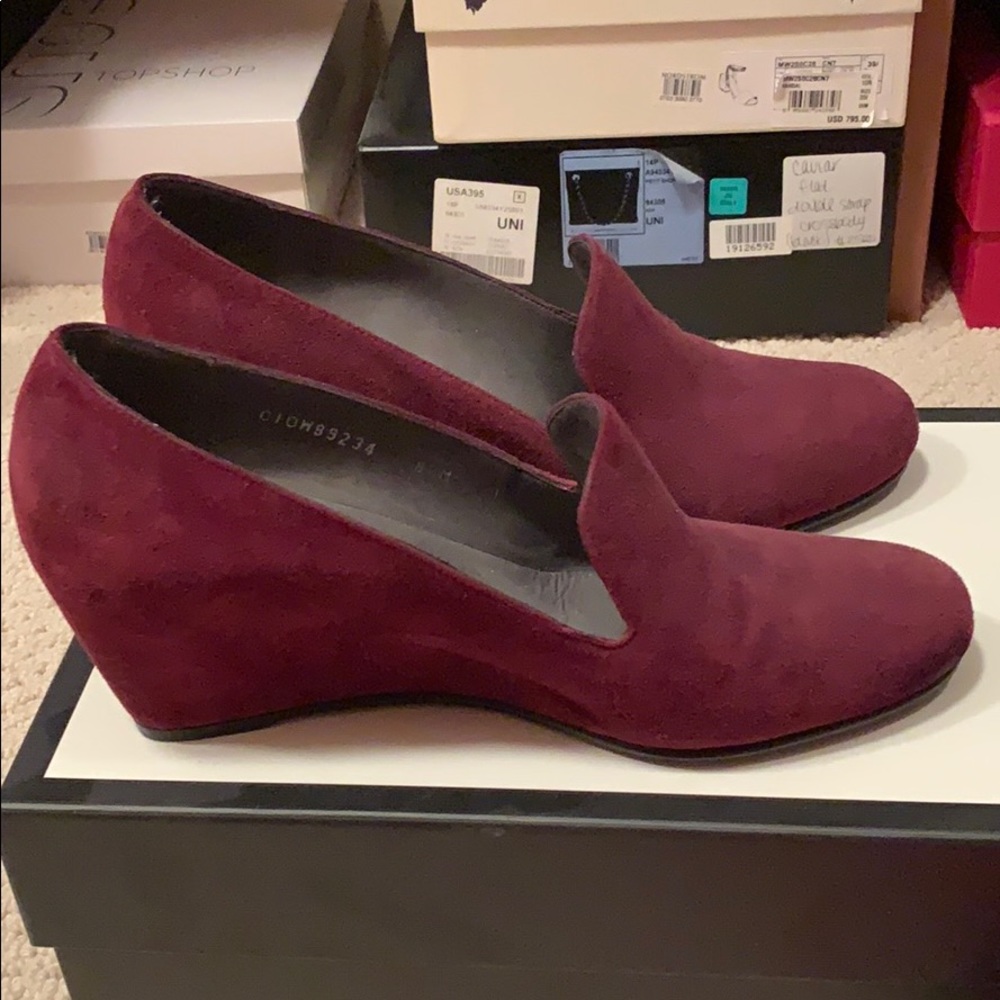 Stuart weitzman shoes never worn burgundy color